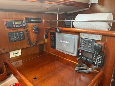 Beneteau 40 Center Cockpit image