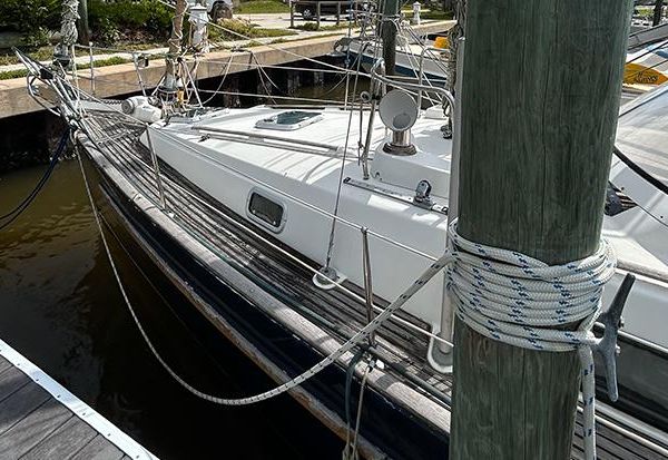 Beneteau 40 Center Cockpit image