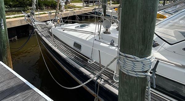 Beneteau 40 Center Cockpit image