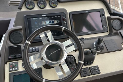 Azimut 55S image