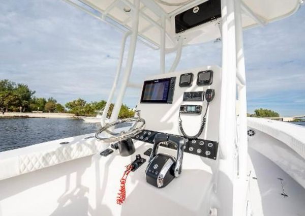 Bertram 25 Custom Center Console image