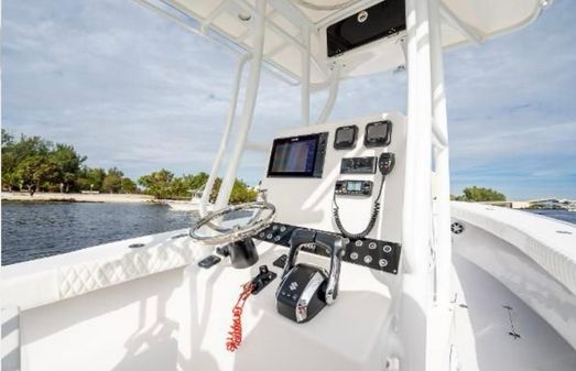 Bertram 25 Custom Center Console image