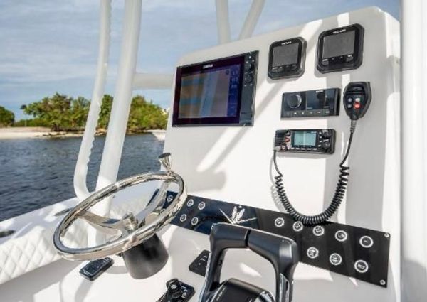 Bertram 25 Custom Center Console image