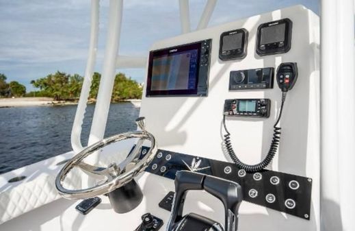 Bertram 25 Custom Center Console image