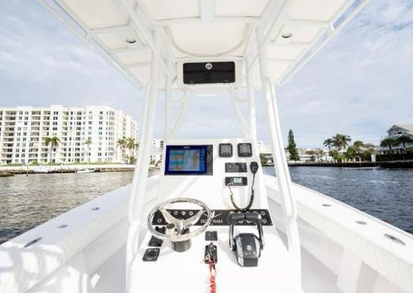 Bertram 25 Custom Center Console image