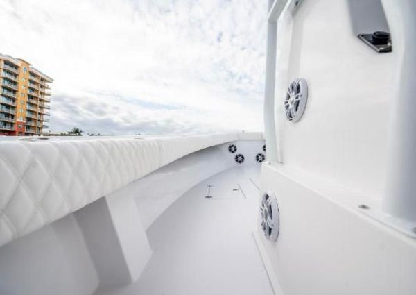 Bertram 25 Custom Center Console image