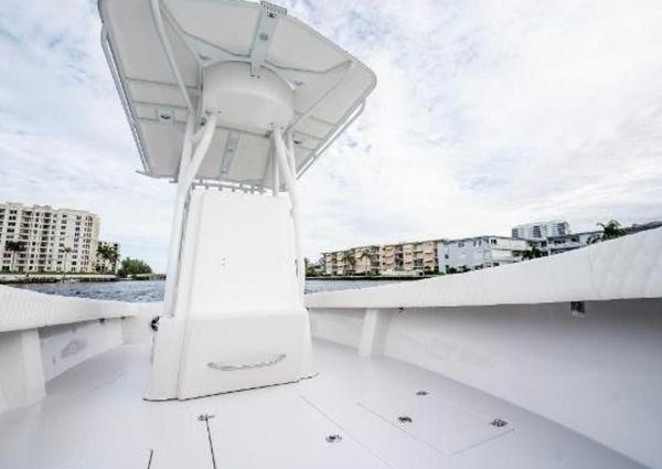 Bertram 25 Custom Center Console image