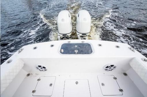 Bertram 25 Custom Center Console image