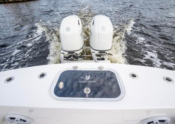 Bertram 25 Custom Center Console image