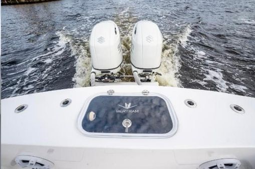 Bertram 25 Custom Center Console image