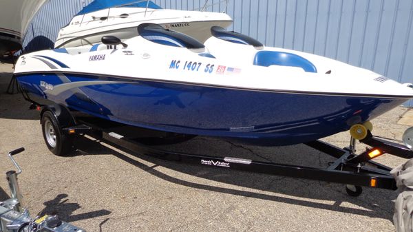 Yamaha Boats 210 LX 