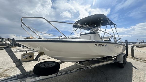 Boston Whaler 200 Dauntless 