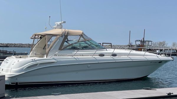 Sea Ray 410 Express Cruiser 