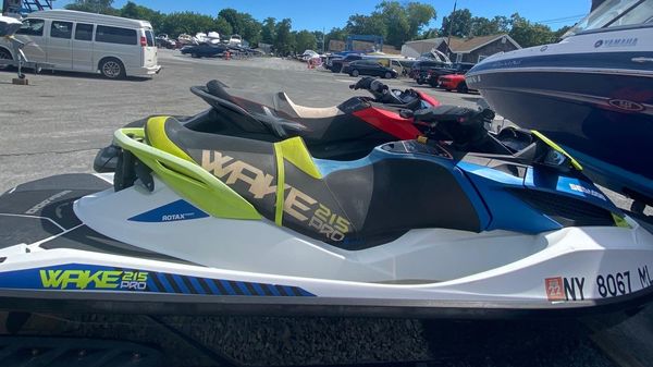 Sea-Doo Wake Pro 215 