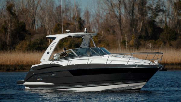 Monterey 335 Sport Yacht