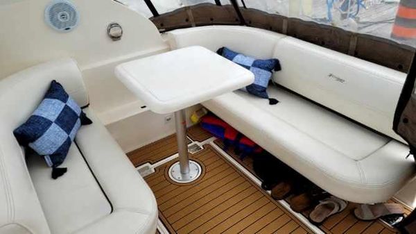 Cruisers Yachts 280 CXi Express image