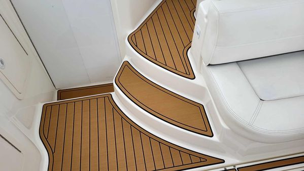 Cruisers Yachts 280 CXi Express image