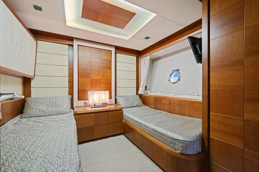 Azimut 85 Fly image