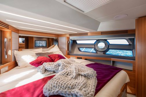 OceanClass 68 fly Hybrid image