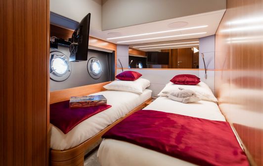 OceanClass 68 fly Hybrid image