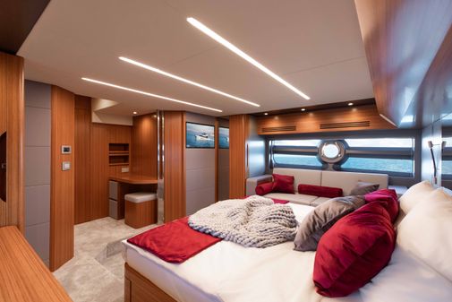 OceanClass 68 fly Hybrid image