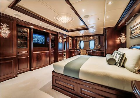 Trinity Yachts Mustique image