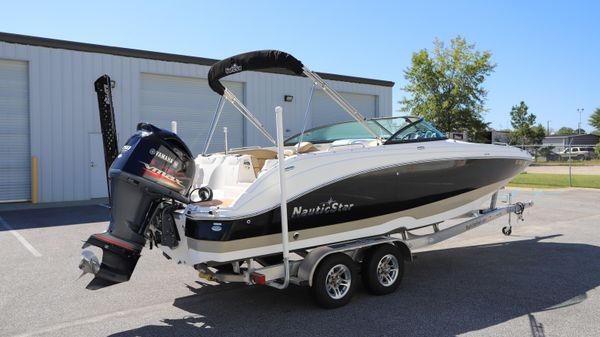 NauticStar 243DC Sport Deck