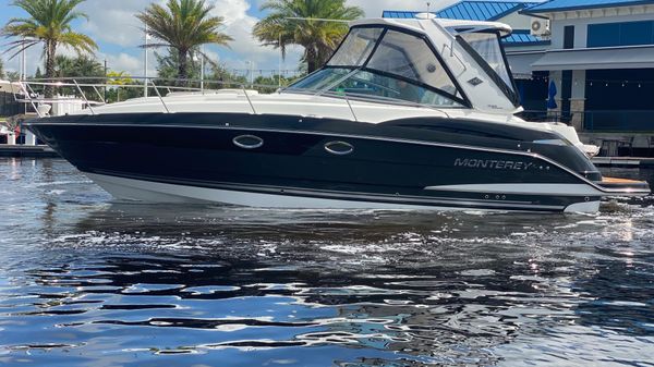 Monterey 335 Sport Yacht