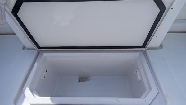 Southport 28 Center Console image
