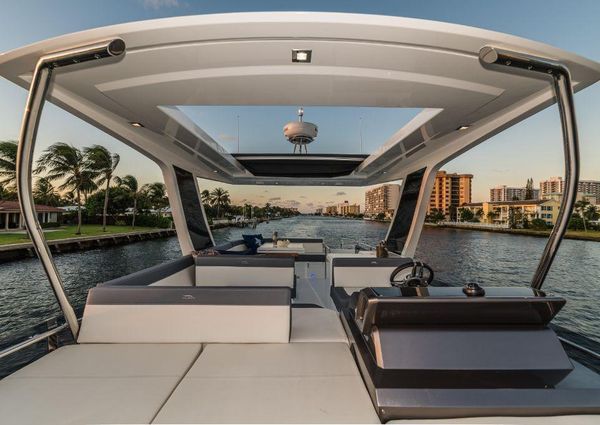 Galeon 500 Fly image