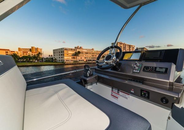 Galeon 500 Fly image