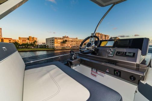 Galeon 500 Fly image