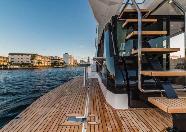 Galeon 500 Fly image