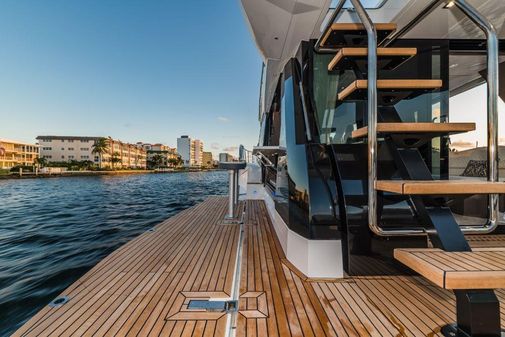 Galeon 500 Fly image