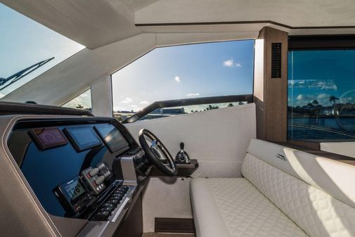 Galeon 500 Fly image