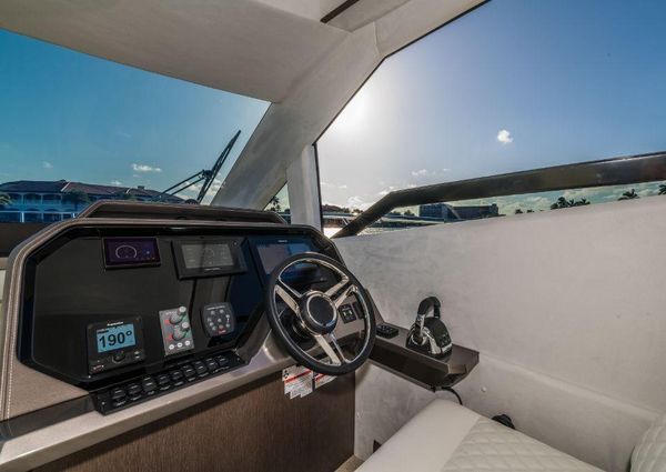 Galeon 500 Fly image