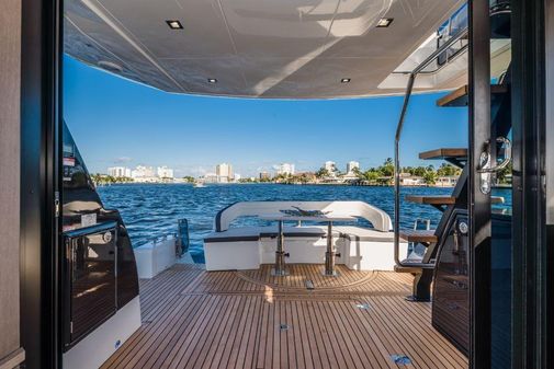 Galeon 500 Fly image