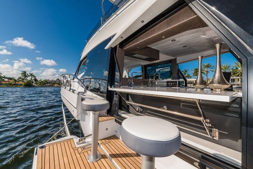 Galeon 500 Fly image