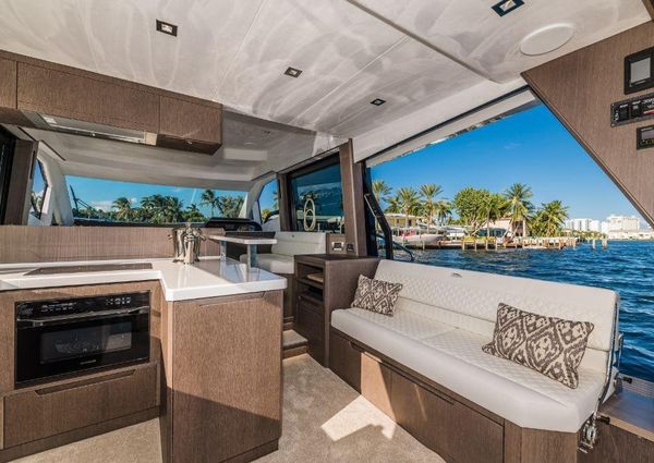 Galeon 500 Fly image