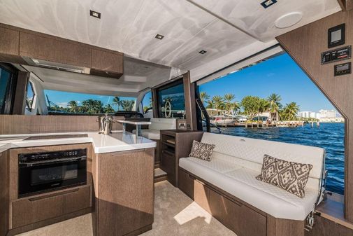 Galeon 500 Fly image