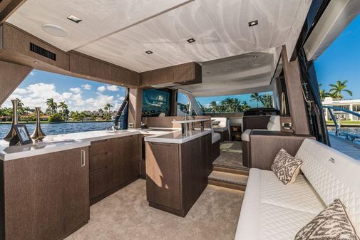 Galeon 500 Fly image