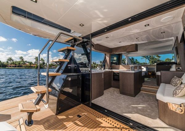 Galeon 500 Fly image