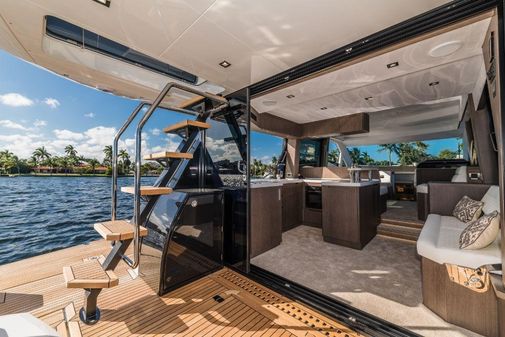 Galeon 500 Fly image