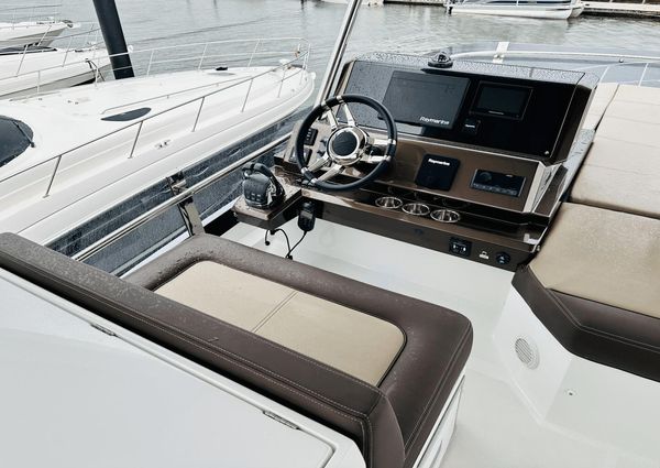 Galeon 500 Fly image