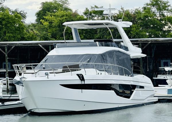 Galeon 500 Fly image