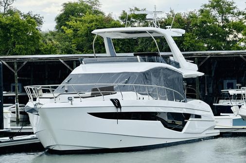 Galeon 500 Fly image