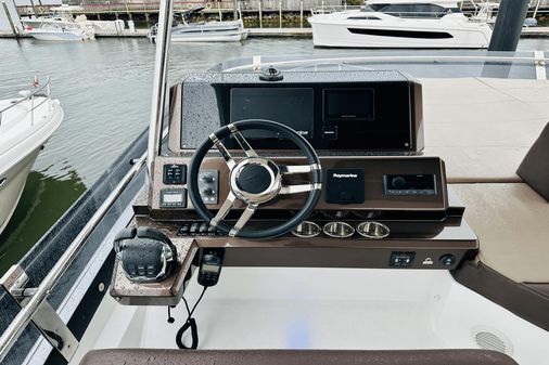 Galeon 500 Fly image