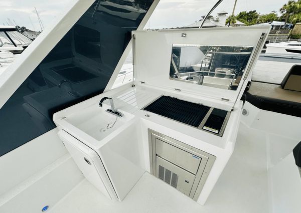 Galeon 500 Fly image