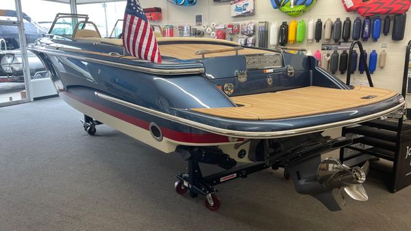 Chris-Craft Launch 27