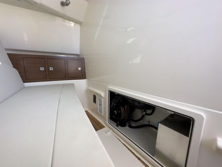 Boston Whaler 320 Vantage image